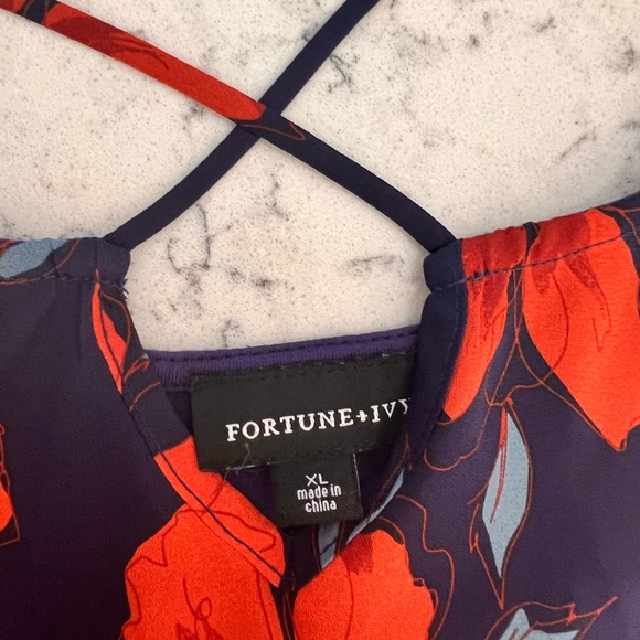 Cute cross front tank - Picture 3 of 4